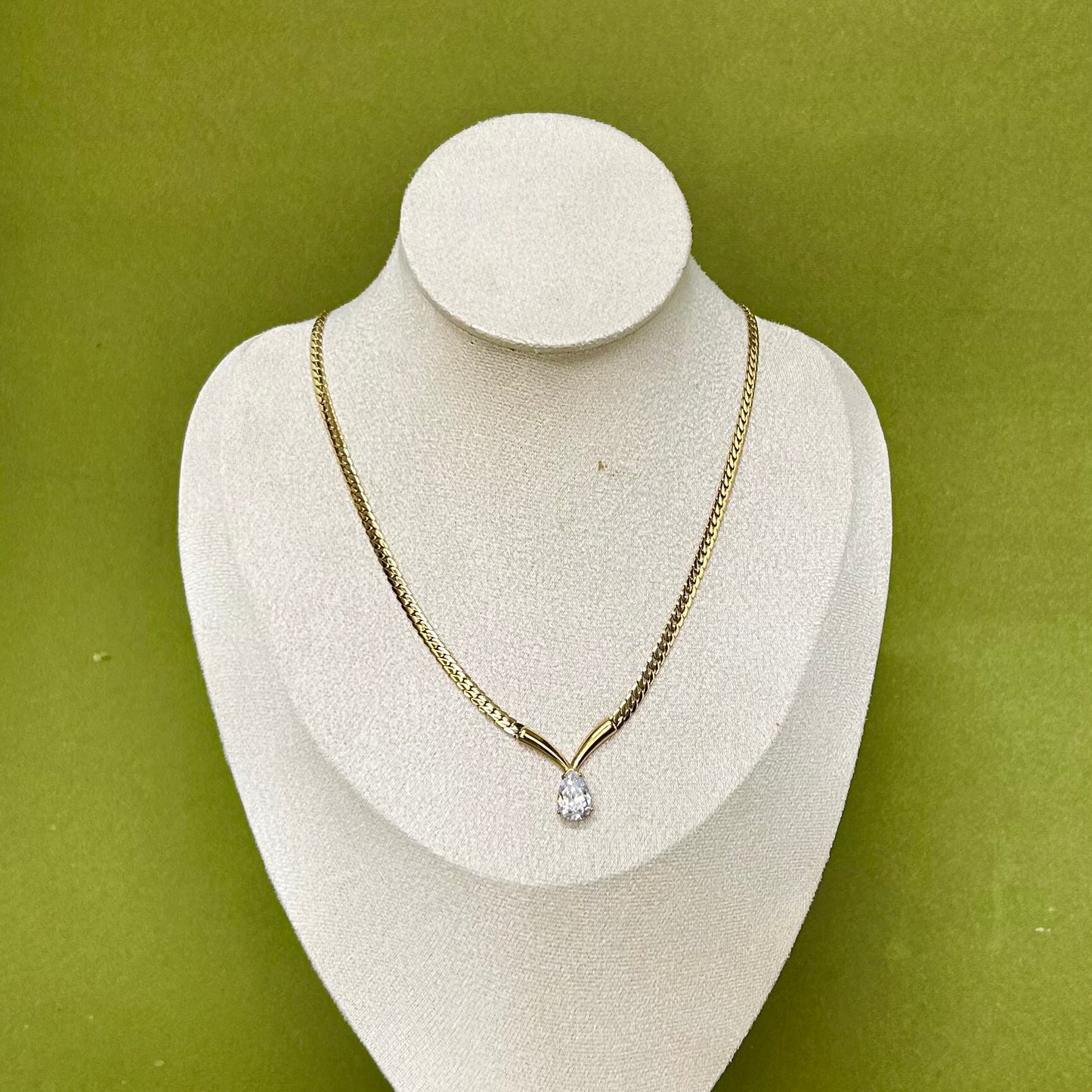 AMETRA NECK CHAIN