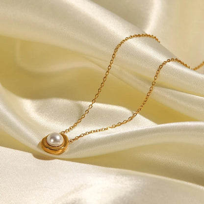 LUCIA PEARL PENDANT