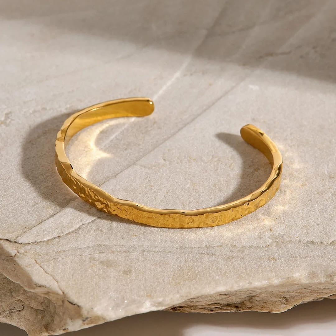 HAMMERED CUFF