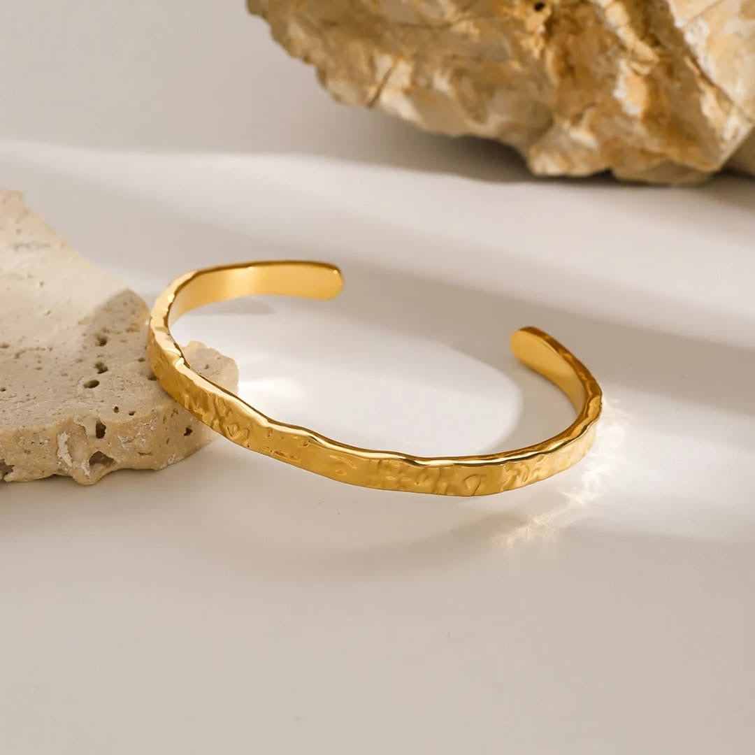 HAMMERED CUFF
