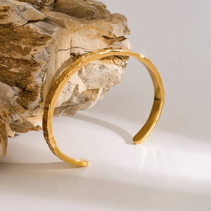 HAMMERED CUFF