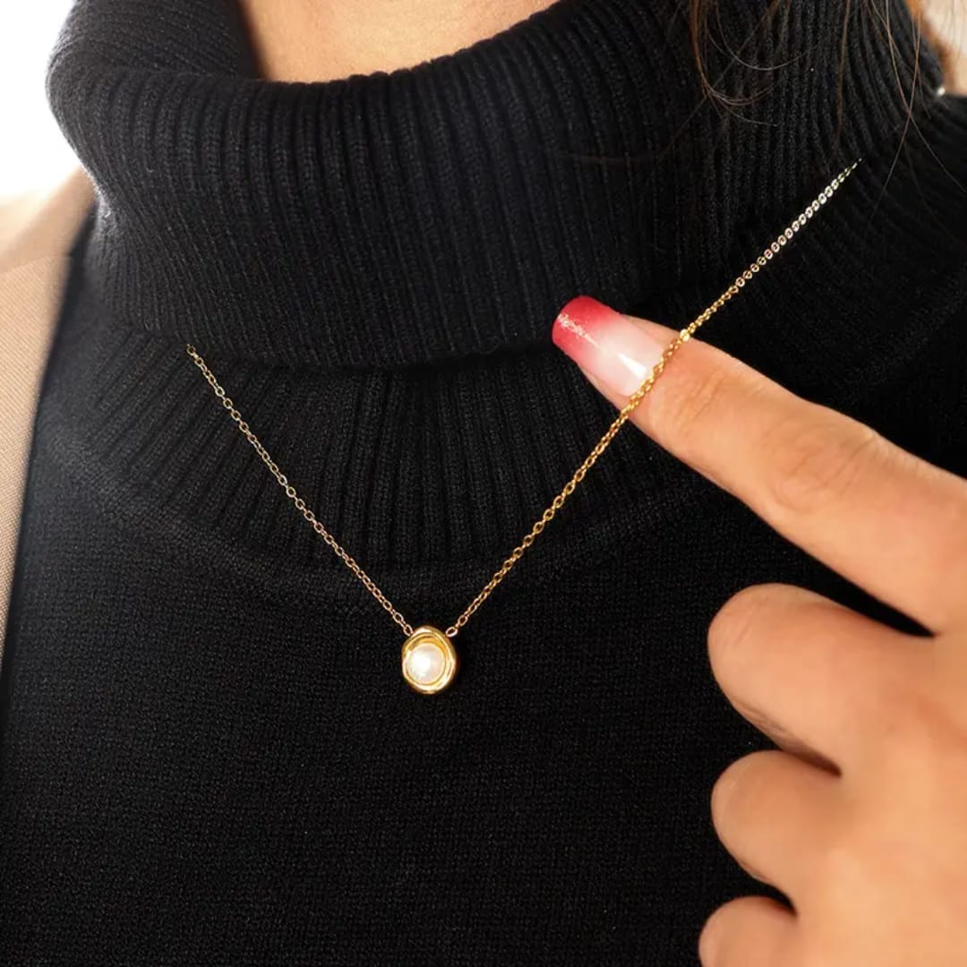 LUCIA PEARL PENDANT