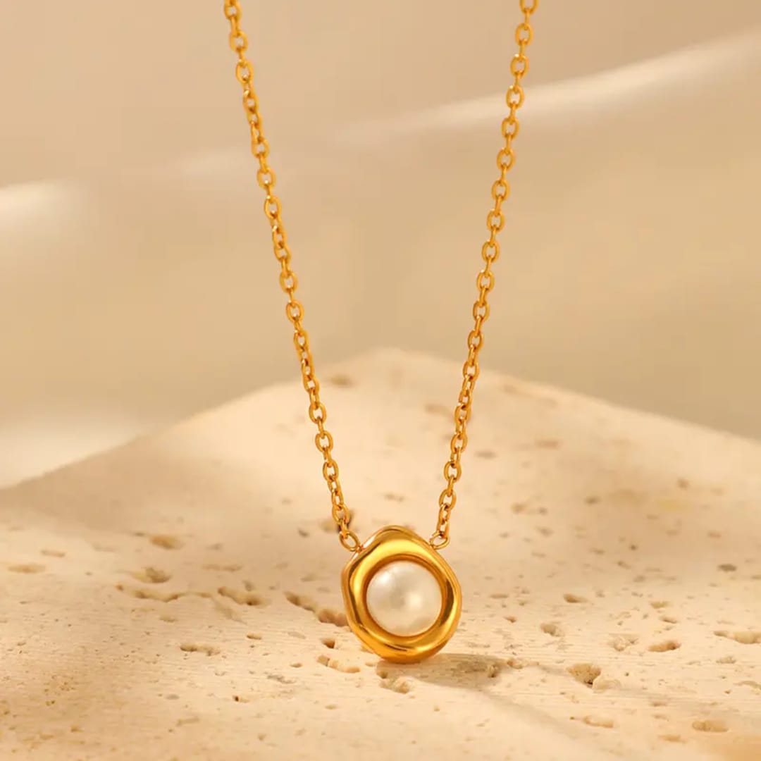 LUCIA PEARL PENDANT